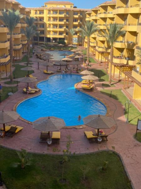Amazing pool view apartment - The British Resort